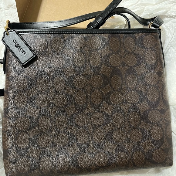 Authentic Coach handbag - Picture 2 of 5